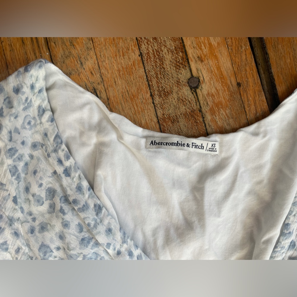 Abercrombie & Fitch Knot-Front Flutter Sleeve Flo… - image 2